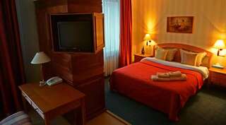 Гостевой дом Active Guest House Клайпеда Люкс с кроватью размера «king-size»-1