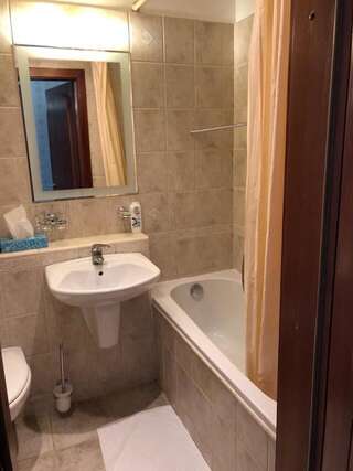 Гостевой дом Active Guest House Клайпеда Двухместный номер с 1 кроватью и собственной ванной комнатой-1