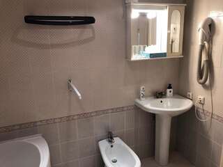 Гостевой дом Active Guest House Клайпеда Люкс с кроватью размера «king-size»-6