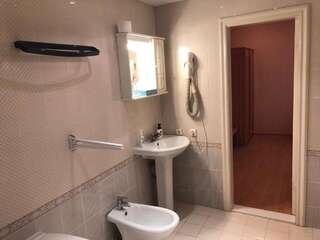 Гостевой дом Active Guest House Клайпеда Люкс с кроватью размера «king-size»-7